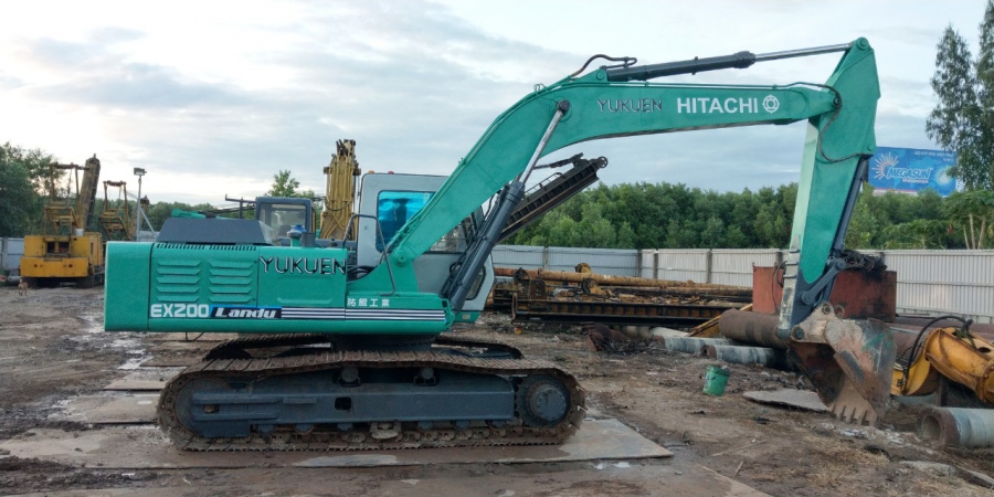 HITACHI EX200